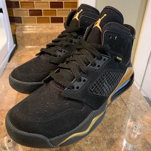black and gold mens jordans